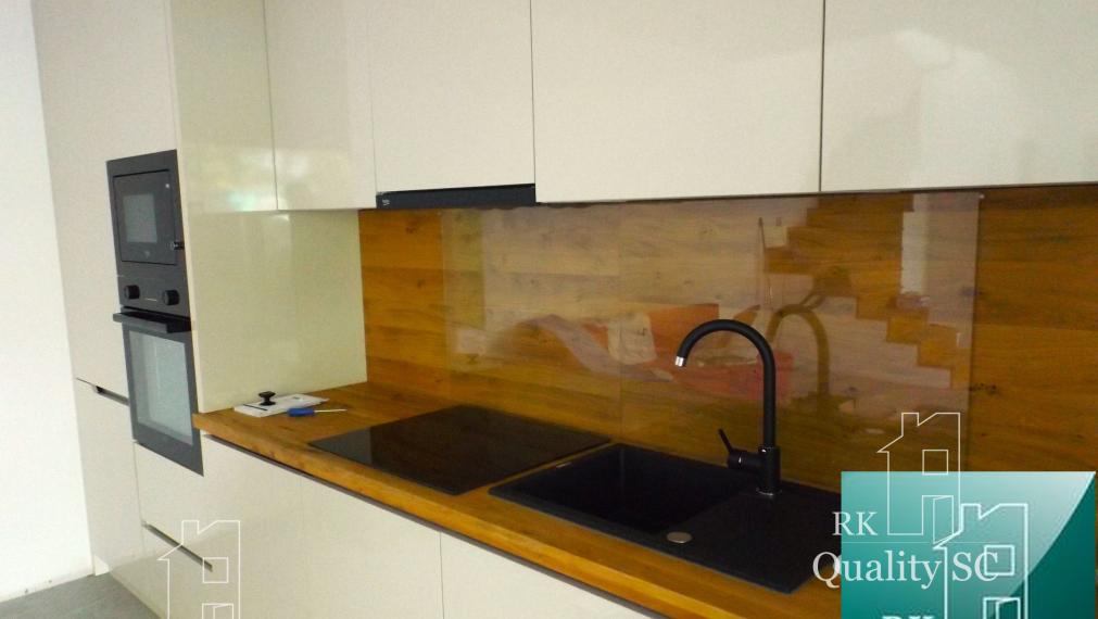 SENEC – SLNEČNÉ JAZERÁ JUH – NA PREDAJ – novostavba 3 izbového bytu s fotovoltikou v rekreačnej dvoj-chate so záhradou a parkingom