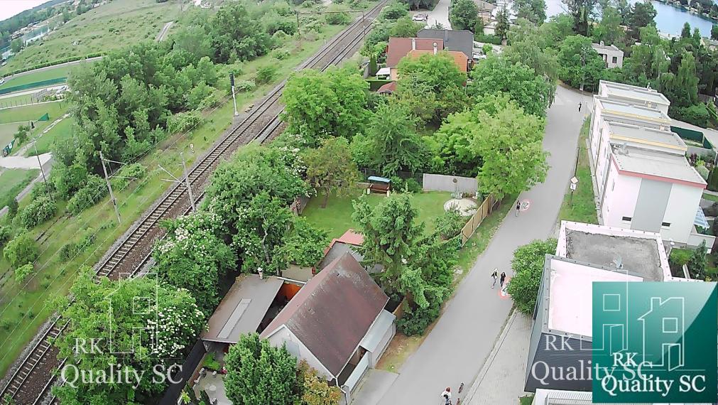 SENEC – SLNEČNÉ JAZERÁ JUH – NA PREDAJ – novostavba 3 izbového bytu s fotovoltikou v rekreačnej dvoj-chate so záhradou a parkingom