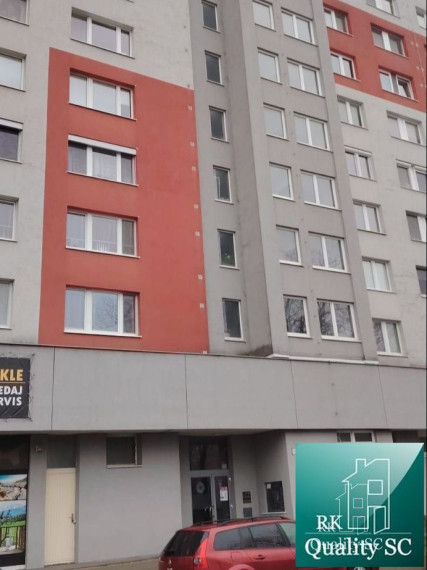 PREDANÉ - BRATISLAVA V. - Petržalka - NA PREDAJ EXKLUZÍVNE IBA U NÁS - 2 garsónka s 2 loggiami a pivnicou v žiadanej lokalite, ul. Gessayova