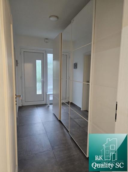 REZERVOVANÉ - SENEC Gardens – Na prenájom zariadený 4. izbový bungalov  s parkovaním pre dve autá.