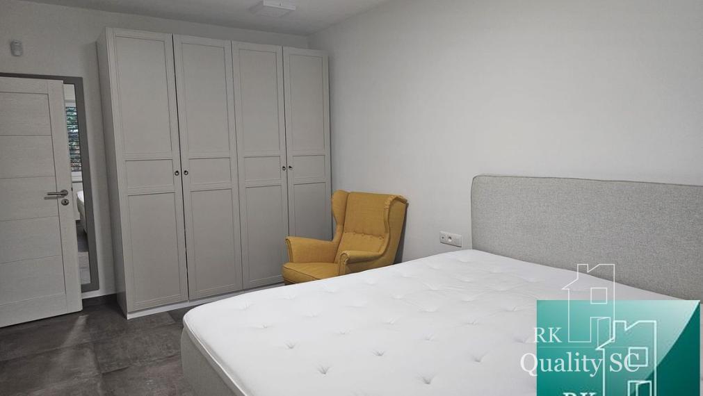 REZERVOVANÉ - SENEC Gardens – Na prenájom zariadený 4. izbový bungalov  s parkovaním pre dve autá.