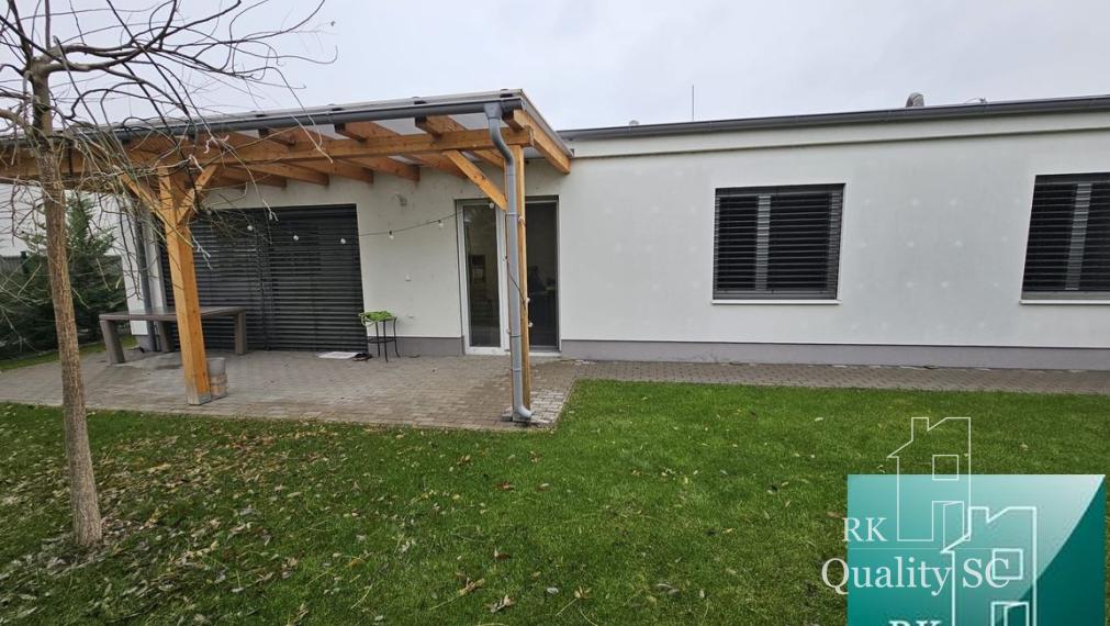 REZERVOVANÉ - SENEC Gardens – Na prenájom zariadený 4. izbový bungalov  s parkovaním pre dve autá.