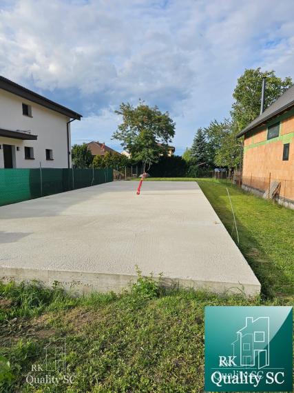 REZERVOVANÉ - Okres Senec - BERNOLÁKOVO - NA PREDAJ stavebný pozemok so základovou doskou, projektom a stavebným povolením