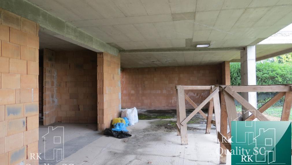 NOVÁ CENA - okr. SENEC - KRÁĽOVÁ PRI SENCI – NA PREDAJ – PRE NÁROČNÝCH rozostavaný rodinný dom v centre obce s veľkým pozemkom vyše 23á