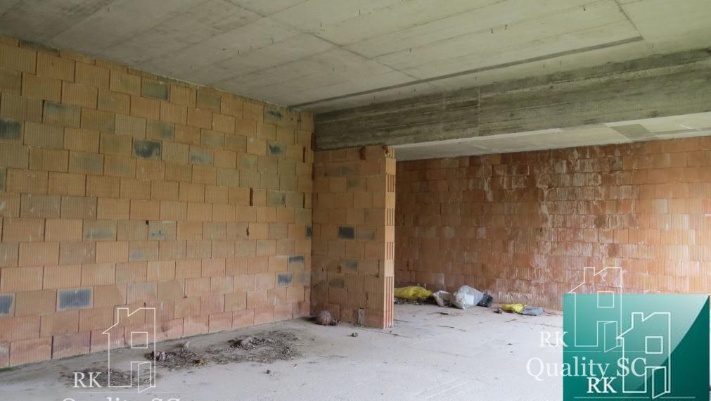 NOVÁ CENA - okr. SENEC - KRÁĽOVÁ PRI SENCI – NA PREDAJ – PRE NÁROČNÝCH rozostavaný rodinný dom v centre obce s veľkým pozemkom vyše 23á