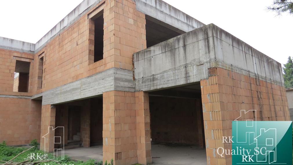 NOVÁ CENA - okr. SENEC - KRÁĽOVÁ PRI SENCI – NA PREDAJ – PRE NÁROČNÝCH rozostavaný rodinný dom v centre obce s veľkým pozemkom vyše 23á