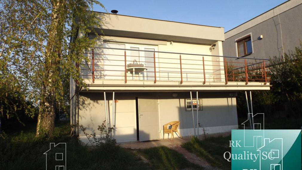 ZIMNÁ CENA 189.900,- SENEC – SLNEČNÉ JAZERÁ JUH – NA PREDAJ - romantická rekreačná chata s výhodami domu po rekonštrukcii s prístupom na pláž