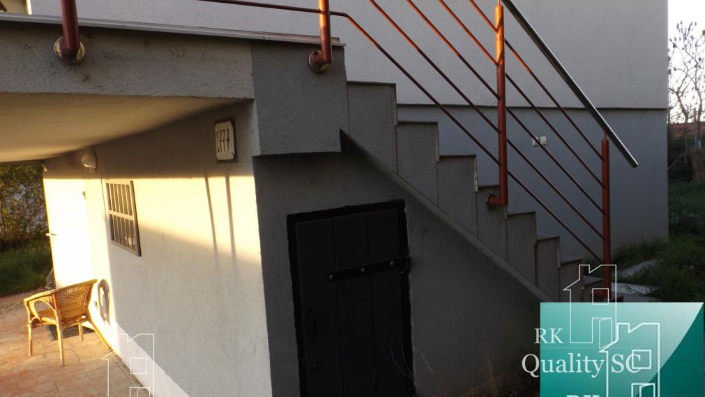 ZIMNÁ CENA 189.900,- SENEC – SLNEČNÉ JAZERÁ JUH – NA PREDAJ - romantická rekreačná chata s výhodami domu po rekonštrukcii s prístupom na pláž