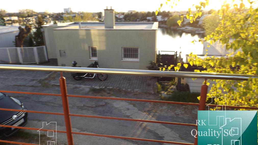 ZIMNÁ CENA 189.900,- SENEC – SLNEČNÉ JAZERÁ JUH – NA PREDAJ - romantická rekreačná chata po rekonštrukcii s prístupom na pláž