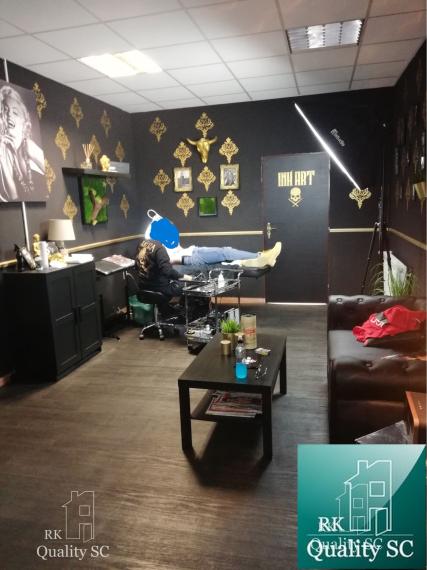 NA PREDAJ – polyfunkčný objekt v úplnom centre mesta Senec - obchodný priestor na prízemí a kancelárie na poschodí - pri pešej zóne