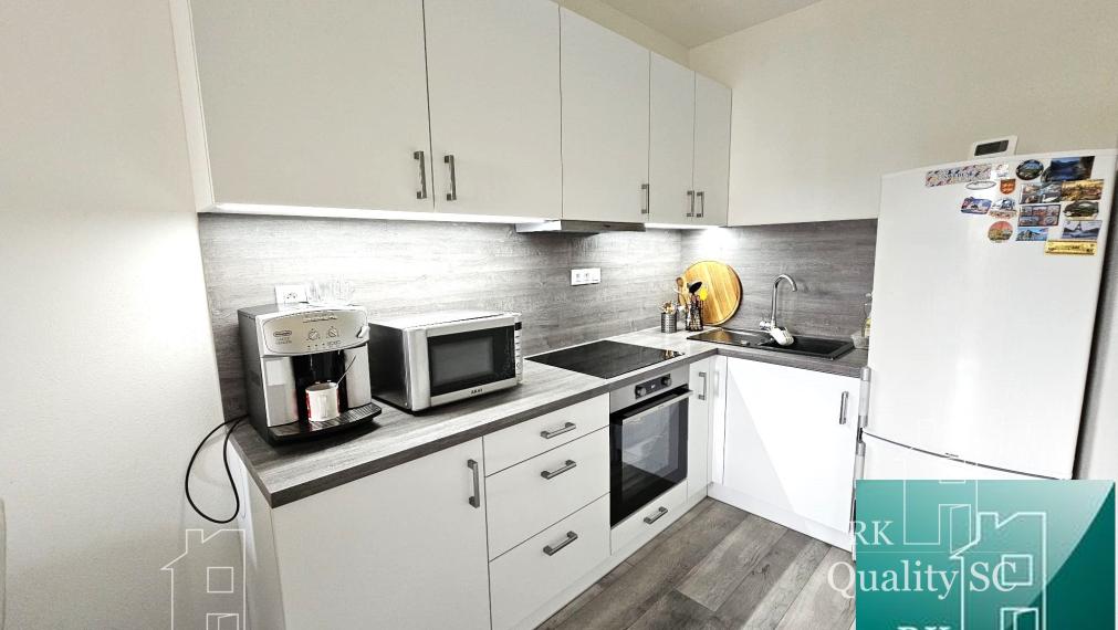 REZERVOVANÉ - SENEC - NA PREDAJ EXKLUZÍVNE IBA U NÁS - 2 izbový byt v centre mesta na Nám. 1. mája v Senci