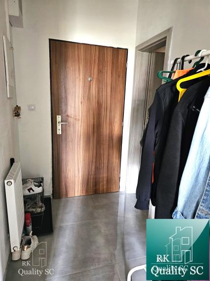 REZERVOVANÉ - SENEC - NA PREDAJ EXKLUZÍVNE IBA U NÁS - 2 izbový byt v centre mesta na Nám. 1. mája v Senci