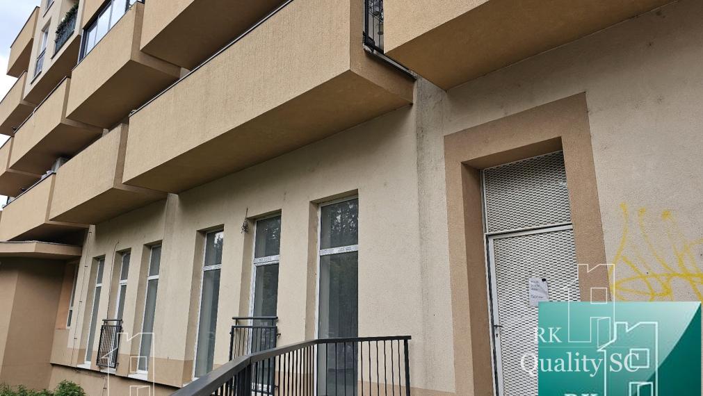 REZERVOVANÉ - SENEC - NA PREDAJ EXKLUZÍVNE IBA U NÁS - 2 izbový byt v centre mesta na Nám. 1. mája v Senci