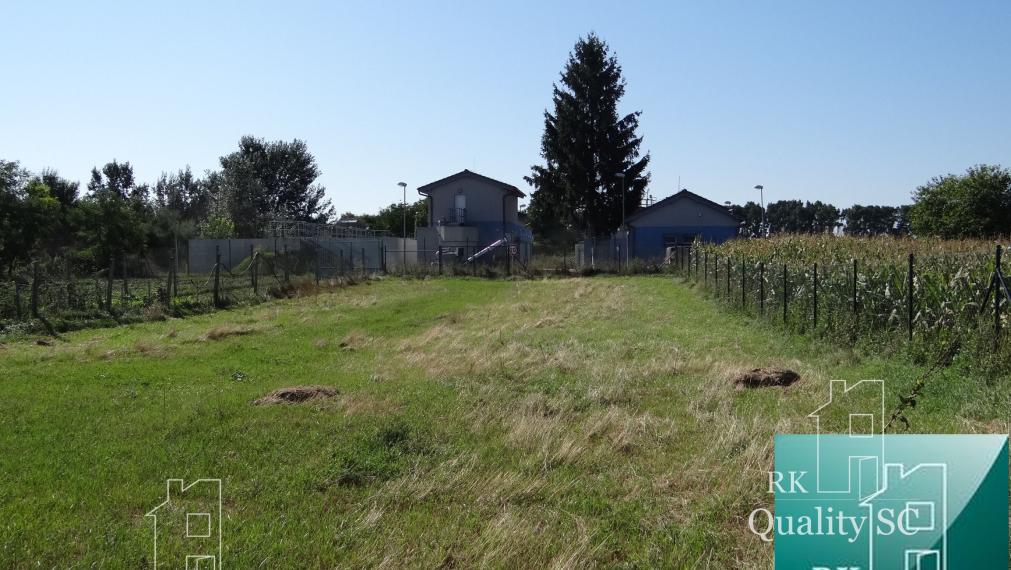 NA PREDAJ – JELKA okr. GALANTA - stavebný pozemok v dobrej lokalite v celku alebo s rôznymi výmerami podľa dopytu od 500 do 2000 m2