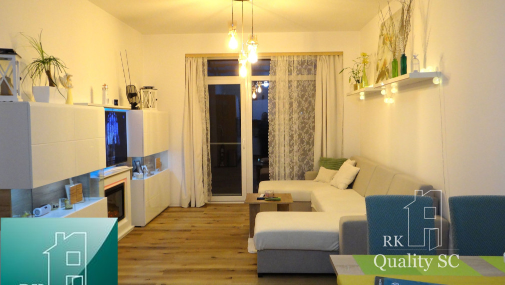 SENEC - NA PREDAJ NOVOSTAVBA - 2 izbový komplet zariadený byt s terasou, záhradou, záhr. domčekom a vlastným parkingom - Holubia ul. - NOVÁ TEHELŇA