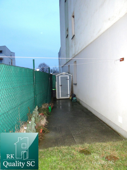 SENEC - NA PREDAJ NOVOSTAVBA - 2 izbový komplet zariadený byt s terasou, záhradou, záhr. domčekom a vlastným parkingom - Holubia ul. - NOVÁ TEHELŇA