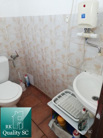 NA PREDAJ – polyfunkčný objekt v úplnom centre mesta Senec - obchodný priestor na prízemí a kancelárie na poschodí - pri pešej zóne