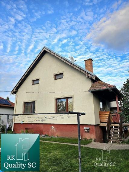 NOVÁ CENA - Okr. Senec - TUREŇ - EXKLUZÍVNE NA PREDAJ rodinný dom na 8 á pozemku s veľkometrážnymi izbami