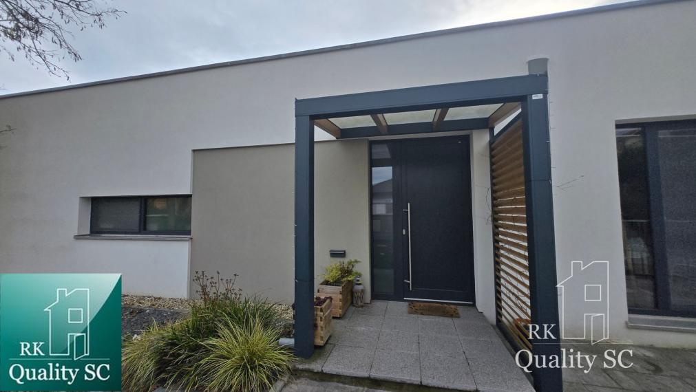 SENEC - NA PREDAJ dizajnovo zariadený 3 izbový rodinný dom v kľudnej lokalite Lesoparku v Senci