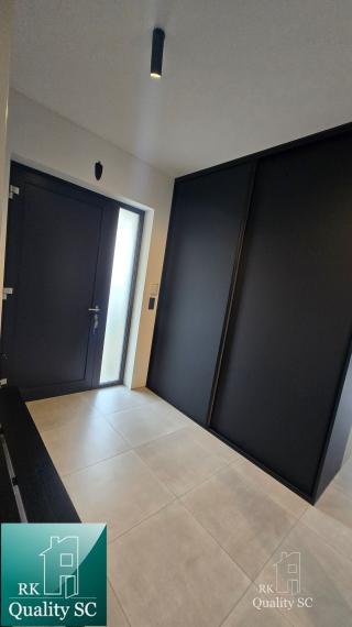 SENEC - NA PREDAJ dizajnovo zariadený 3 izbový rodinný dom v kľudnej lokalite Lesoparku v Senci