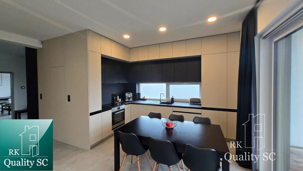 SENEC - NA PREDAJ dizajnovo zariadený 3 izbový rodinný dom v kľudnej lokalite Lesoparku v Senci