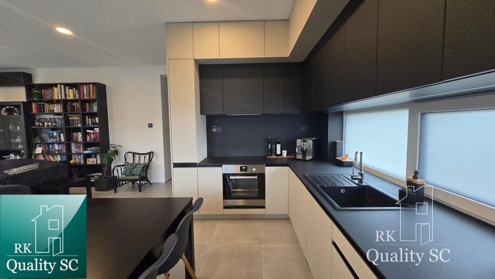 SENEC - NA PREDAJ dizajnovo zariadený 3 izbový rodinný dom v kľudnej lokalite Lesoparku v Senci