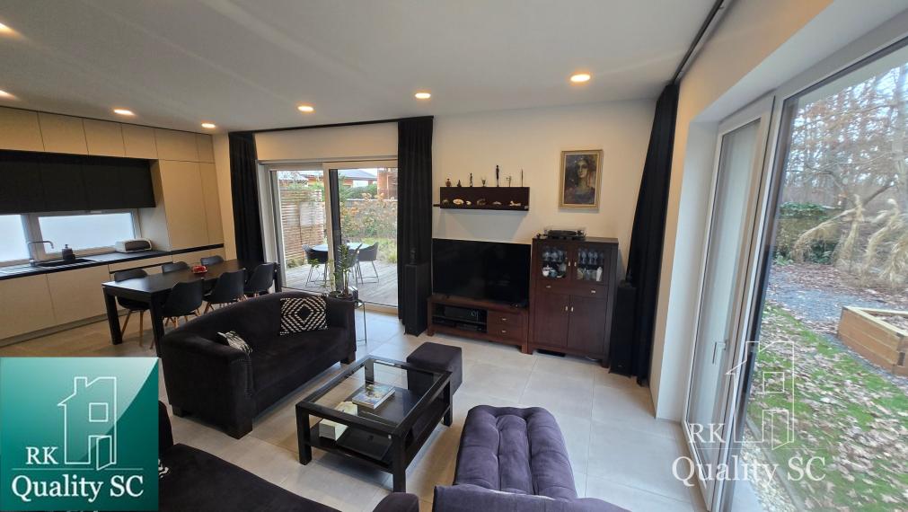 SENEC - NA PREDAJ dizajnovo zariadený 3 izbový rodinný dom v kľudnej lokalite Lesoparku v Senci