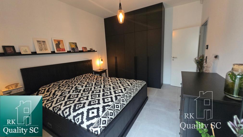 SENEC - NA PREDAJ dizajnovo zariadený 3 izbový rodinný dom v kľudnej lokalite Lesoparku v Senci