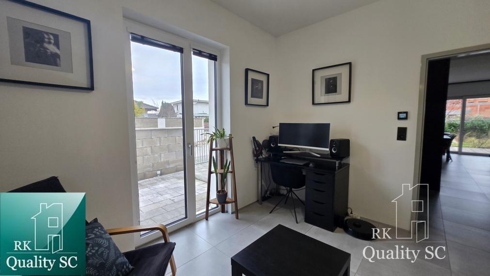 SENEC - NA PREDAJ dizajnovo zariadený 3 izbový rodinný dom v kľudnej lokalite Lesoparku v Senci