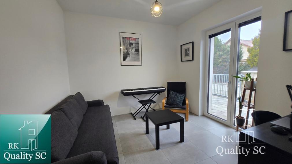 SENEC - NA PREDAJ dizajnovo zariadený 3 izbový rodinný dom v kľudnej lokalite Lesoparku v Senci