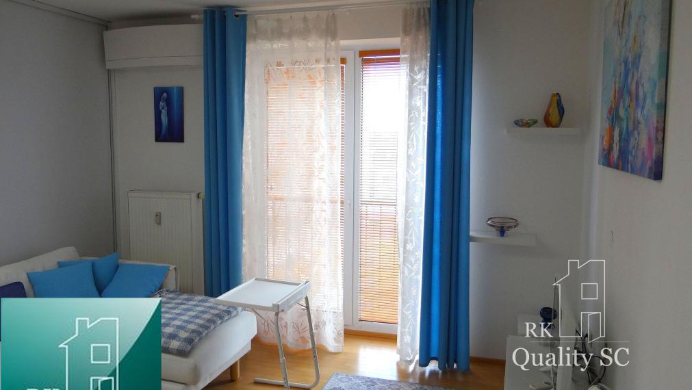 SENEC - EXKLUZÍVNE NA PREDAJ - kompletne zariadený a klimatizovaný 1 izbový byt v centre mesta - Nám. 1. mája v Senci