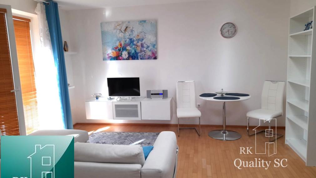 SENEC - EXKLUZÍVNE NA PREDAJ - kompletne zariadený a klimatizovaný 1 izbový byt v centre mesta - Nám. 1. mája v Senci