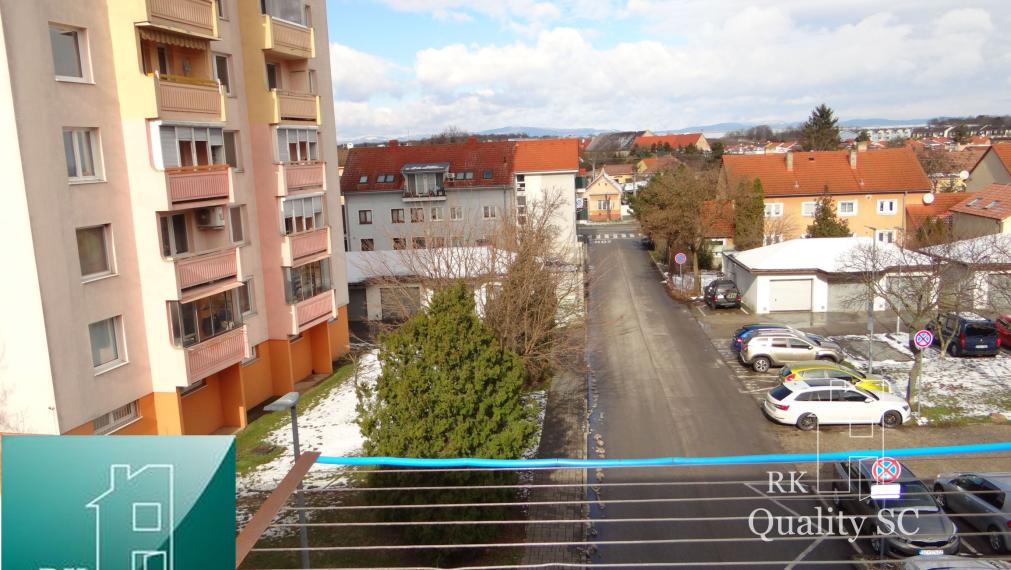 SENEC - EXKLUZÍVNE NA PREDAJ - kompletne zariadený a klimatizovaný 1 izbový byt v centre mesta - Nám. 1. mája v Senci