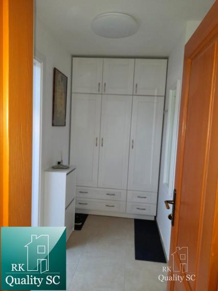 SENEC - EXKLUZÍVNE NA PREDAJ - kompletne zariadený a klimatizovaný 1 izbový byt v centre mesta - Nám. 1. mája v Senci