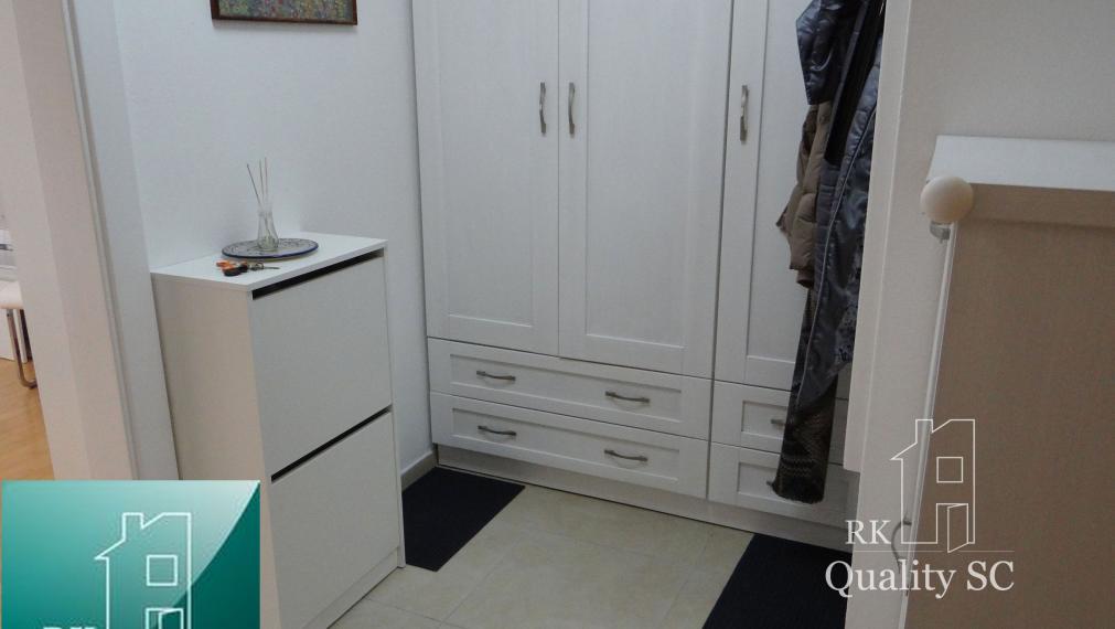 SENEC - EXKLUZÍVNE NA PREDAJ - kompletne zariadený a klimatizovaný 1 izbový byt v centre mesta - Nám. 1. mája v Senci