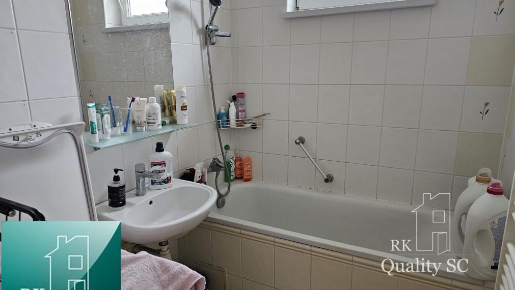 SENEC – NA PREDAJ plnohodnotný 2 izbový byt v zateplenej tehlovej bytovke v žiadanej lokalite - ul. J. Csermáka v Senci