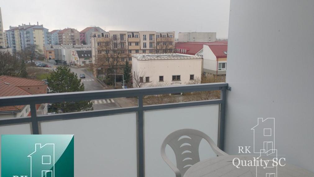 SENEC - NA PRENÁJOM – exkluzívny 2 izbový zariadený byt s loggiou a garážovým státím v novostavbe v centre Senca