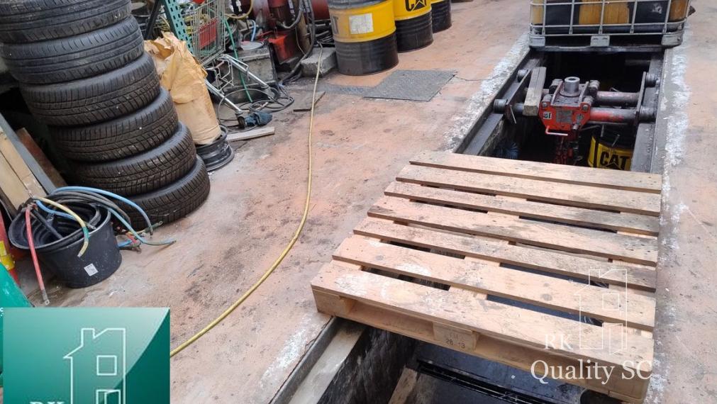 BRATISLAVA III. - RAČA - NA PREDAJ - priemyselný objekt s polyfunkčnou budovou s veľkou halou, ubytovacími a kancelárskymi priestormi v Bratislave