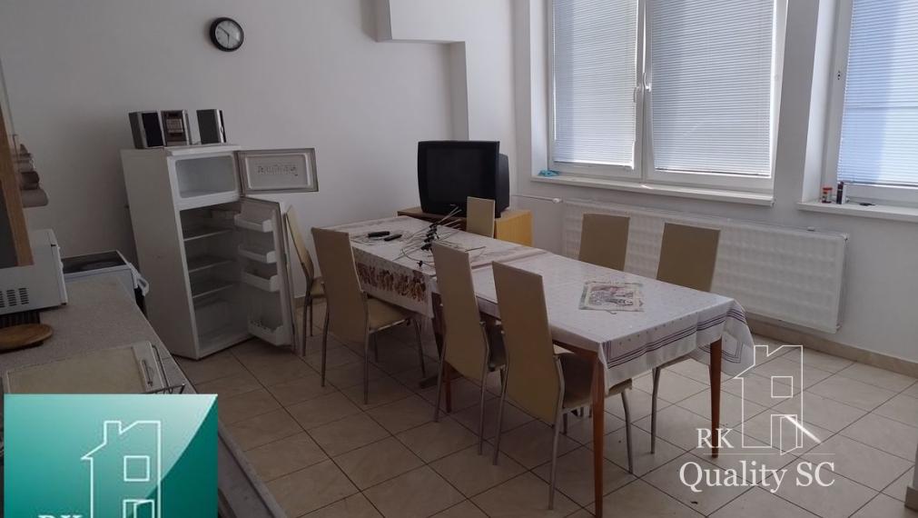 BRATISLAVA III. - RAČA - NA PREDAJ - priemyselný objekt s polyfunkčnou budovou s veľkou halou, ubytovacími a kancelárskymi priestormi v Bratislave