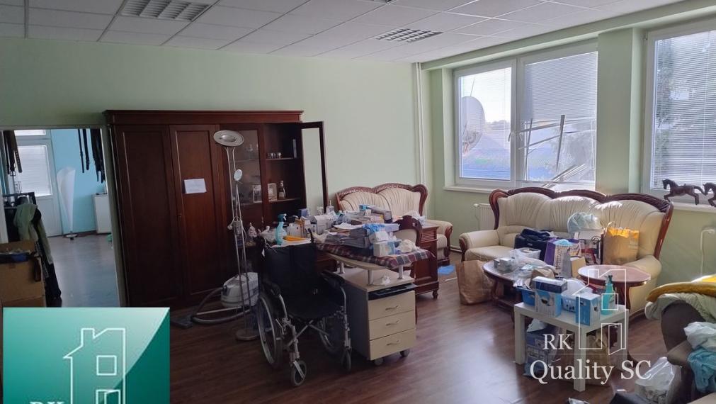 BRATISLAVA III. - RAČA - NA PREDAJ - priemyselný objekt s polyfunkčnou budovou s veľkou halou, ubytovacími a kancelárskymi priestormi v Bratislave