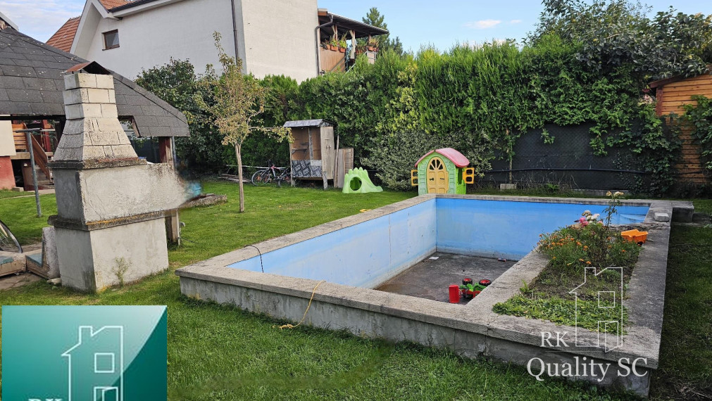 NOVÁ CENA - Okr. Senec - TUREŇ - EXKLUZÍVNE NA PREDAJ rodinný dom na 8 á pozemku s veľkometrážnymi izbami