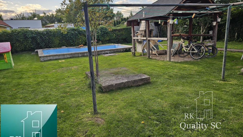 NOVÁ CENA - Okr. Senec - TUREŇ - EXKLUZÍVNE NA PREDAJ rodinný dom na 8 á pozemku s veľkometrážnymi izbami