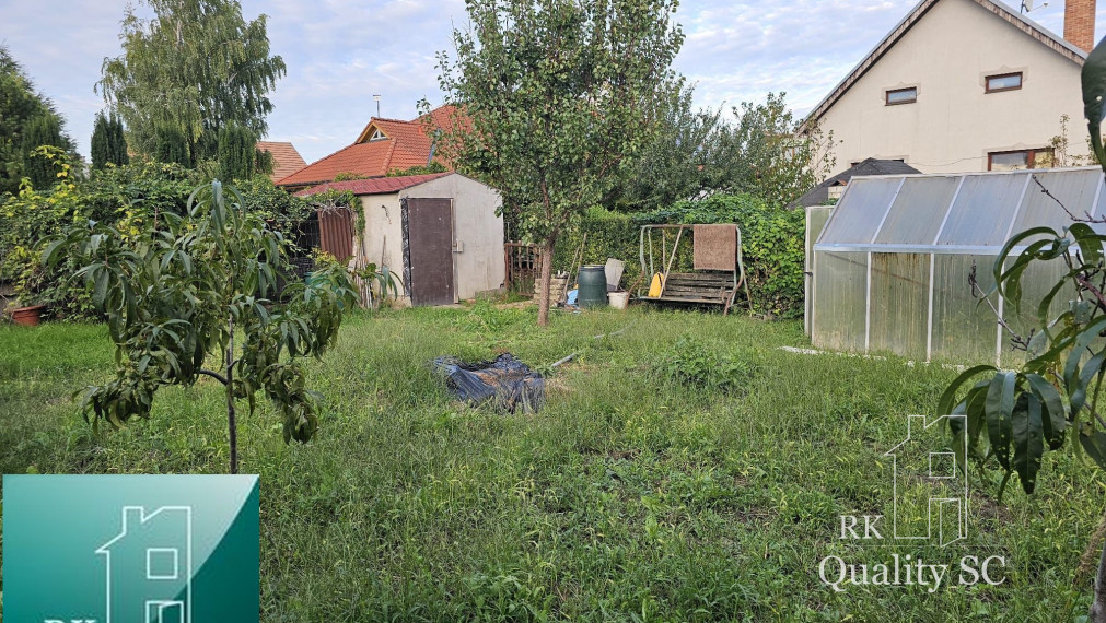 NOVÁ CENA - Okr. Senec - TUREŇ - EXKLUZÍVNE NA PREDAJ rodinný dom na 8 á pozemku s veľkometrážnymi izbami