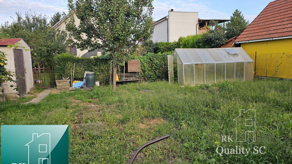 NOVÁ CENA - Okr. Senec - TUREŇ - EXKLUZÍVNE NA PREDAJ rodinný dom na 8 á pozemku s veľkometrážnymi izbami
