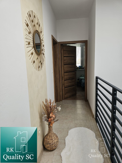  Nová Dedinka - EXKLUZÍVNE NA PREDAJ  3. ročná NÍZKOENERGETICKÁ NOVOSTAVBA dvoj-podlažného 4 izbového rodinného domu v žiadanej lokalite 