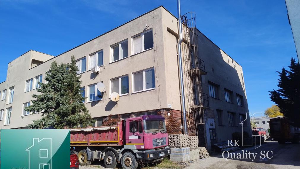BRATISLAVA III. - RAČA - NA PREDAJ - priemyselný objekt s polyfunkčnou budovou s veľkou halou, ubytovacími a kancelárskymi priestormi v Bratislave