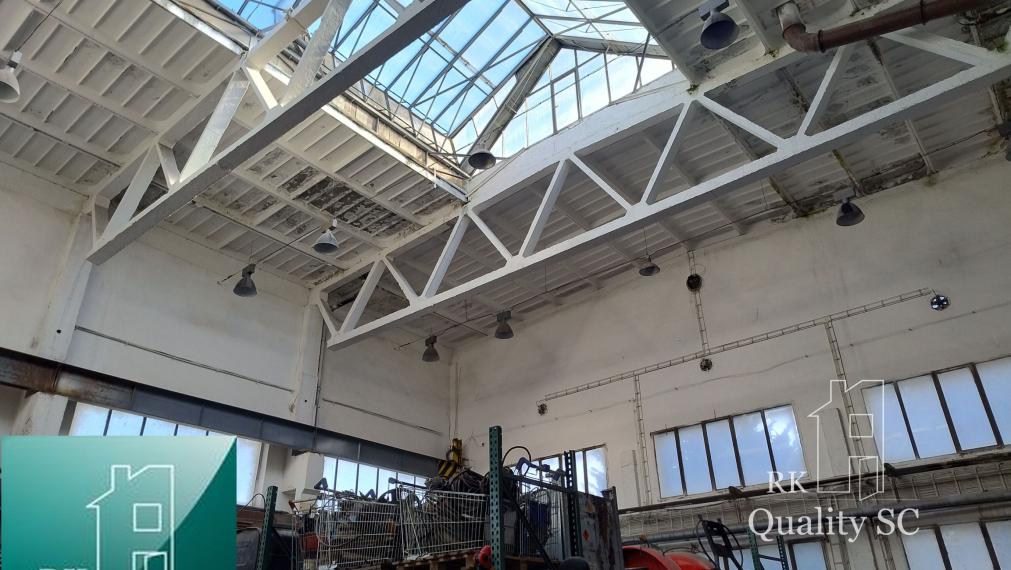 BRATISLAVA III. - RAČA - NA PREDAJ - priemyselný objekt s polyfunkčnou budovou s veľkou halou, ubytovacími a kancelárskymi priestormi v Bratislave