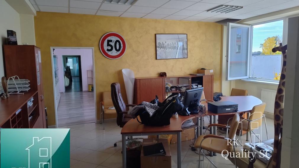 BRATISLAVA III. - RAČA - NA PREDAJ - priemyselný objekt s polyfunkčnou budovou s veľkou halou, ubytovacími a kancelárskymi priestormi v Bratislave