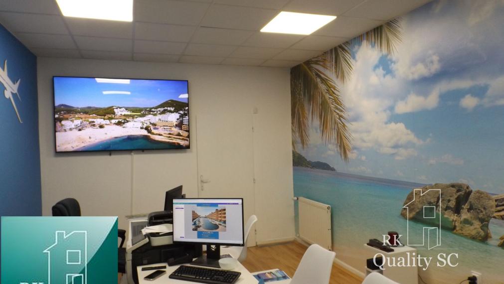 NA PREDAJ – polyfunkčný objekt v úplnom centre mesta Senec - obchodný priestor na prízemí a kancelárie na poschodí - pri pešej zóne