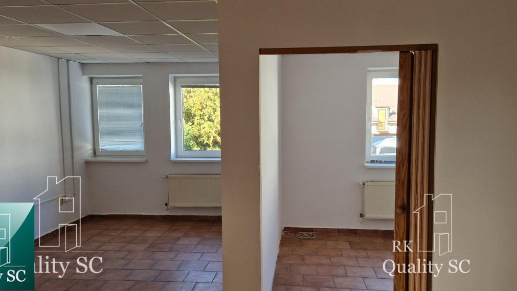 NA PREDAJ – polyfunkčný objekt v úplnom centre mesta Senec - obchodný priestor na prízemí a kancelárie na poschodí - pri pešej zóne